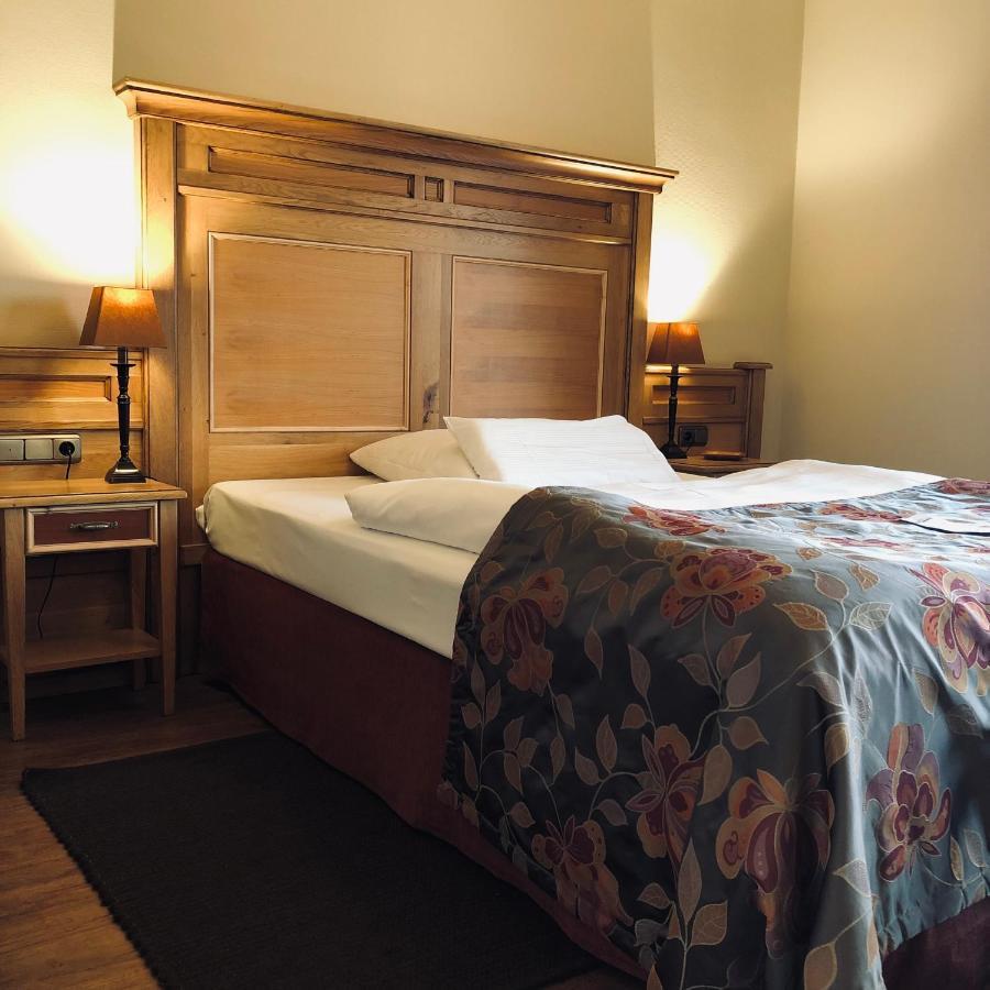 Fahrenzhausen Ampervilla Hotel מראה חיצוני תמונה