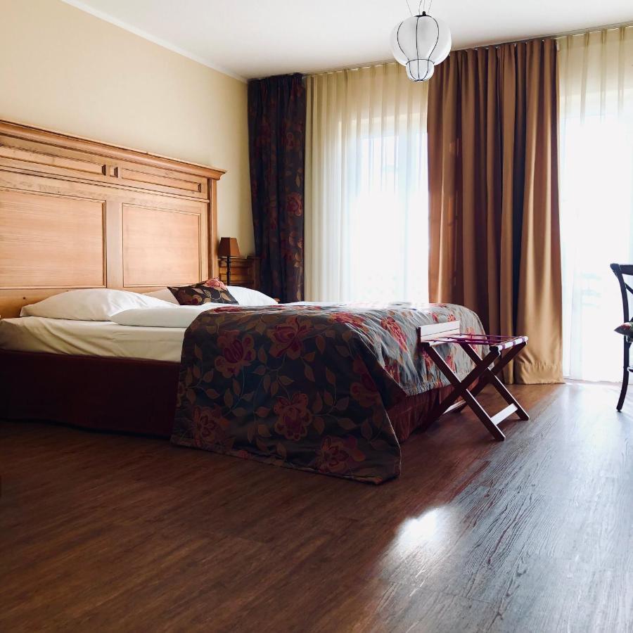 Fahrenzhausen Ampervilla Hotel מראה חיצוני תמונה