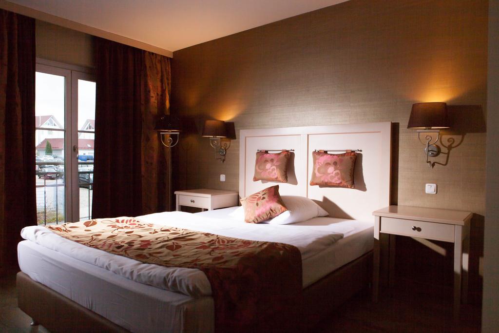 Fahrenzhausen Ampervilla Hotel מראה חיצוני תמונה