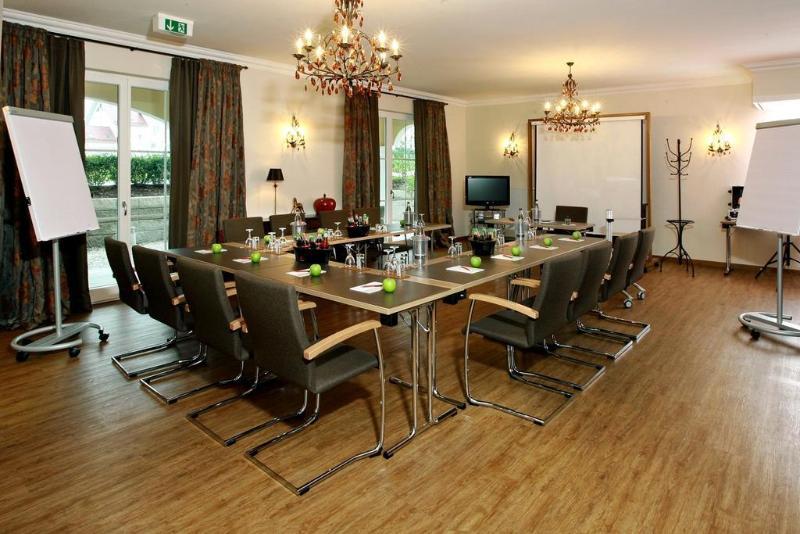 Fahrenzhausen Ampervilla Hotel מראה חיצוני תמונה