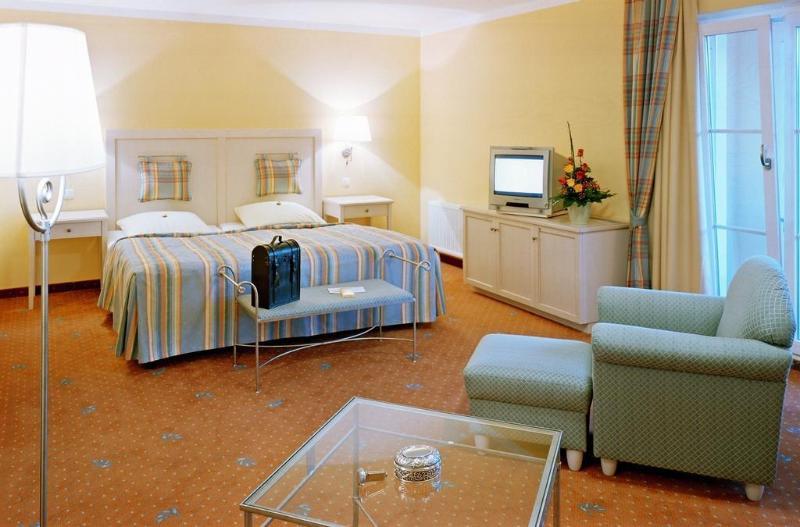 Fahrenzhausen Ampervilla Hotel מראה חיצוני תמונה