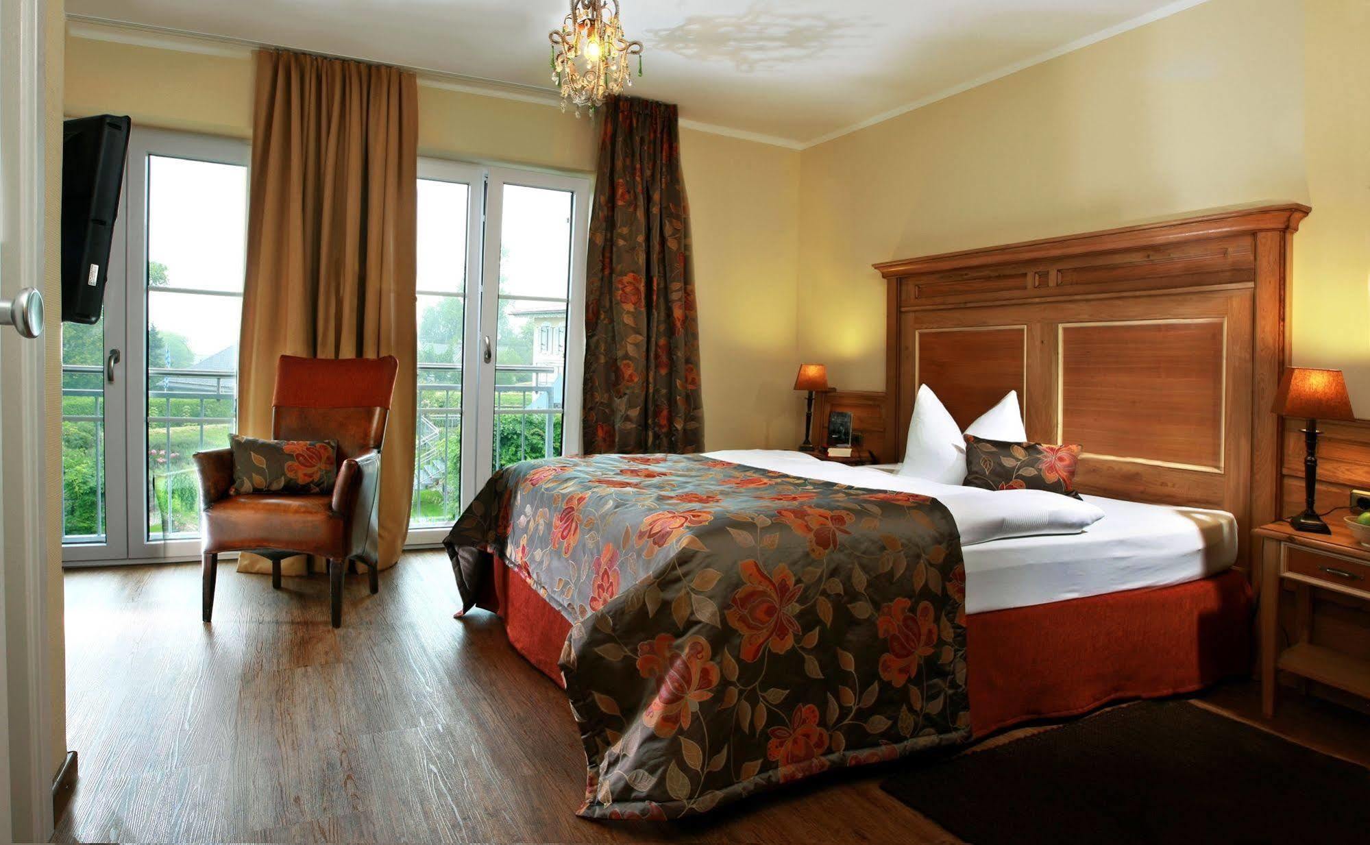 Fahrenzhausen Ampervilla Hotel מראה חיצוני תמונה