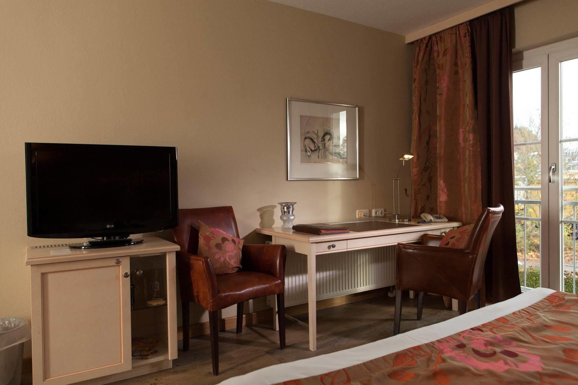 Fahrenzhausen Ampervilla Hotel מראה חיצוני תמונה