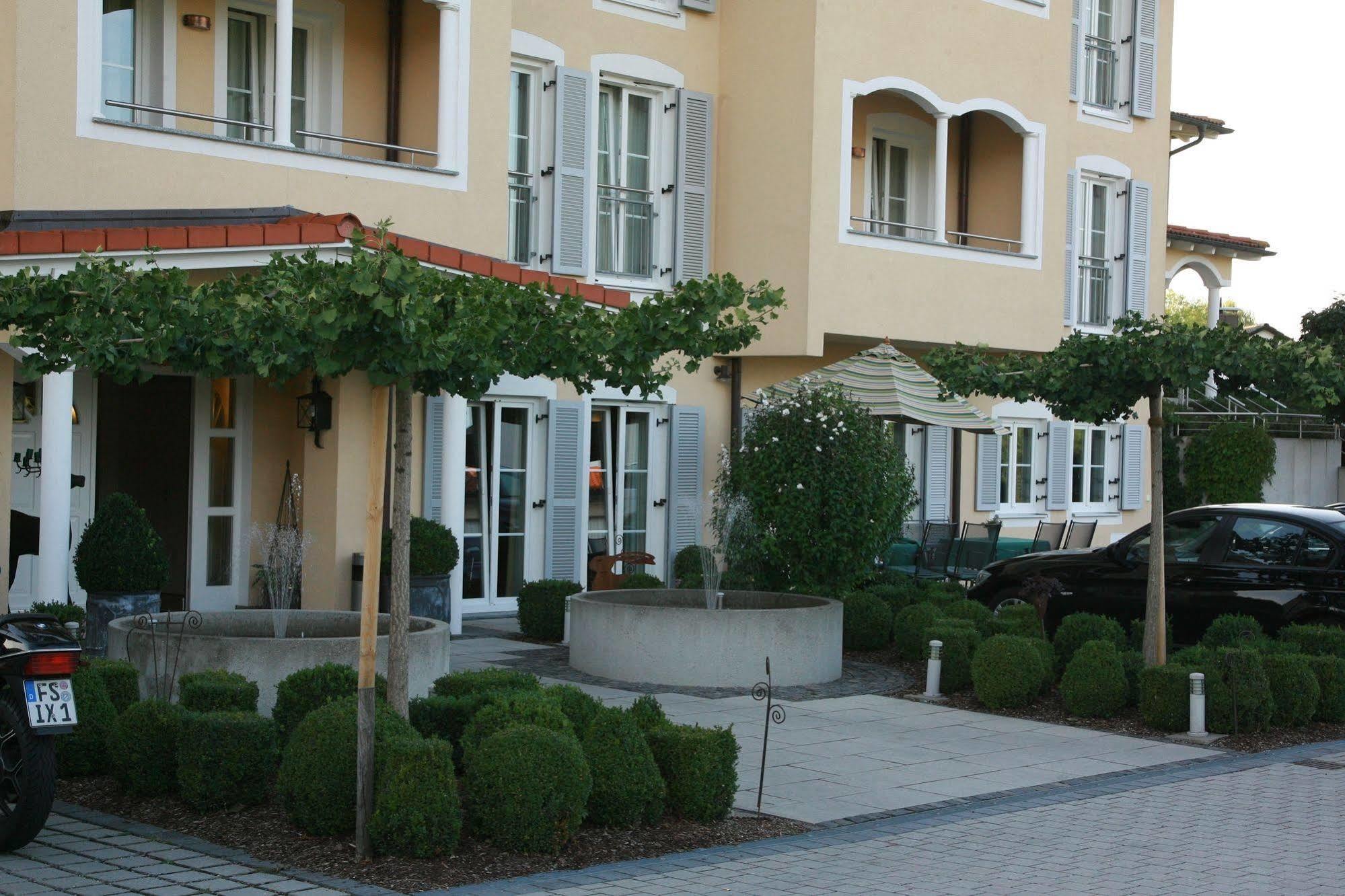 Fahrenzhausen Ampervilla Hotel מראה חיצוני תמונה