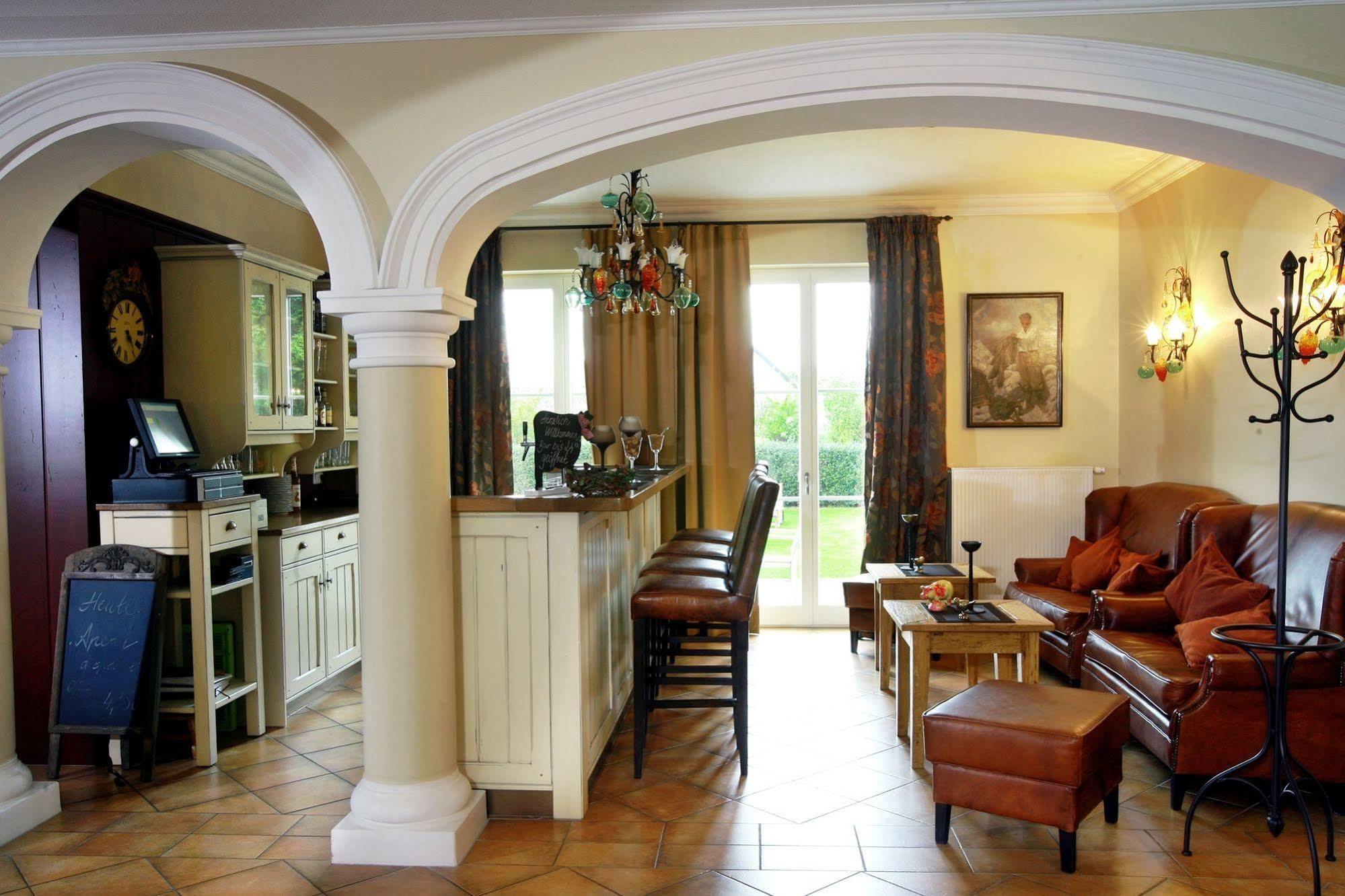 Fahrenzhausen Ampervilla Hotel מראה חיצוני תמונה