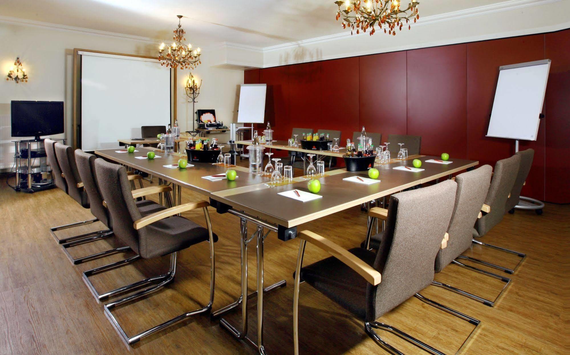 Fahrenzhausen Ampervilla Hotel מראה חיצוני תמונה